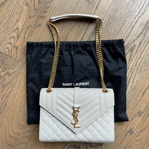 YSL MEDIUM ENVELOPE IN QUILTED GRAIN DE POUDRE LEATHER